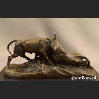 Byk walczący rzeźba z brązu Byk walczący rzeźba z brązu