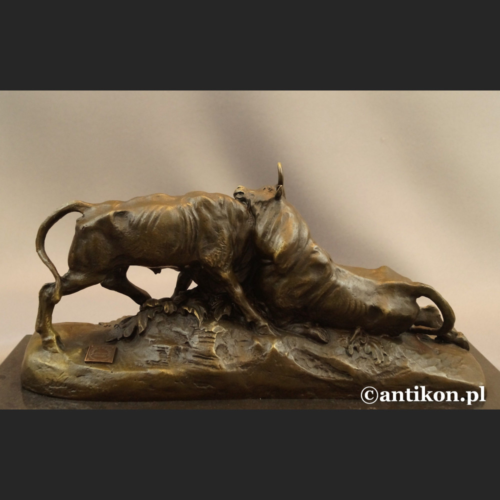 Byk walczący rzeźba z brązu Byk walczący rzeźba z brązu