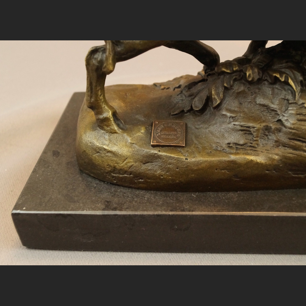 Byk walczący rzeźba z brązu Byk walczący rzeźba z brązu