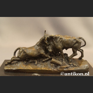 Byk walczący rzeźba z brązu Byk walczący rzeźba z brązu