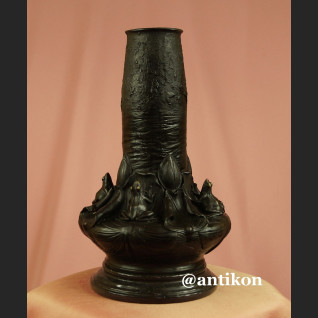 Wazon z brązu secesja z żabami 