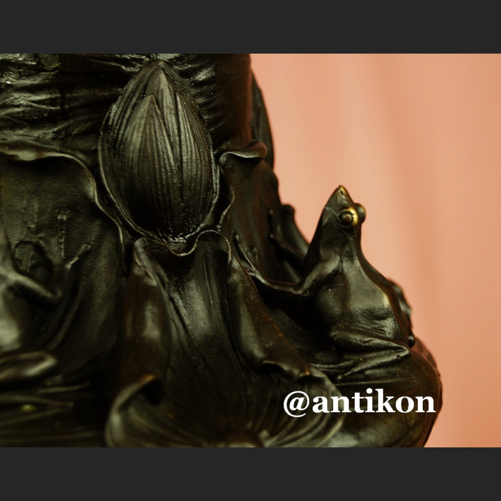 Wazon z brązu secesja z żabami Wazon z brązu secesja z żabami