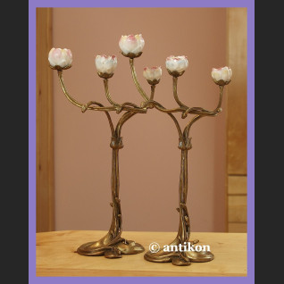 Secesyjny świecznik kwiatowy z brązem i porcelaną Secesyjny świecznik kwiatowy z brązem i porcelaną