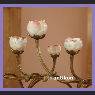 Secesyjny świecznik kwiatowy z brązem i porcelaną Secesyjny świecznik kwiatowy z brązem i porcelaną