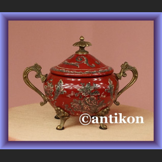 Duża fantazyjna cukiernica czerwona cukierniczka z porcelany Duża fantazyjna cukiernica czerwona cukierniczka z porcelany