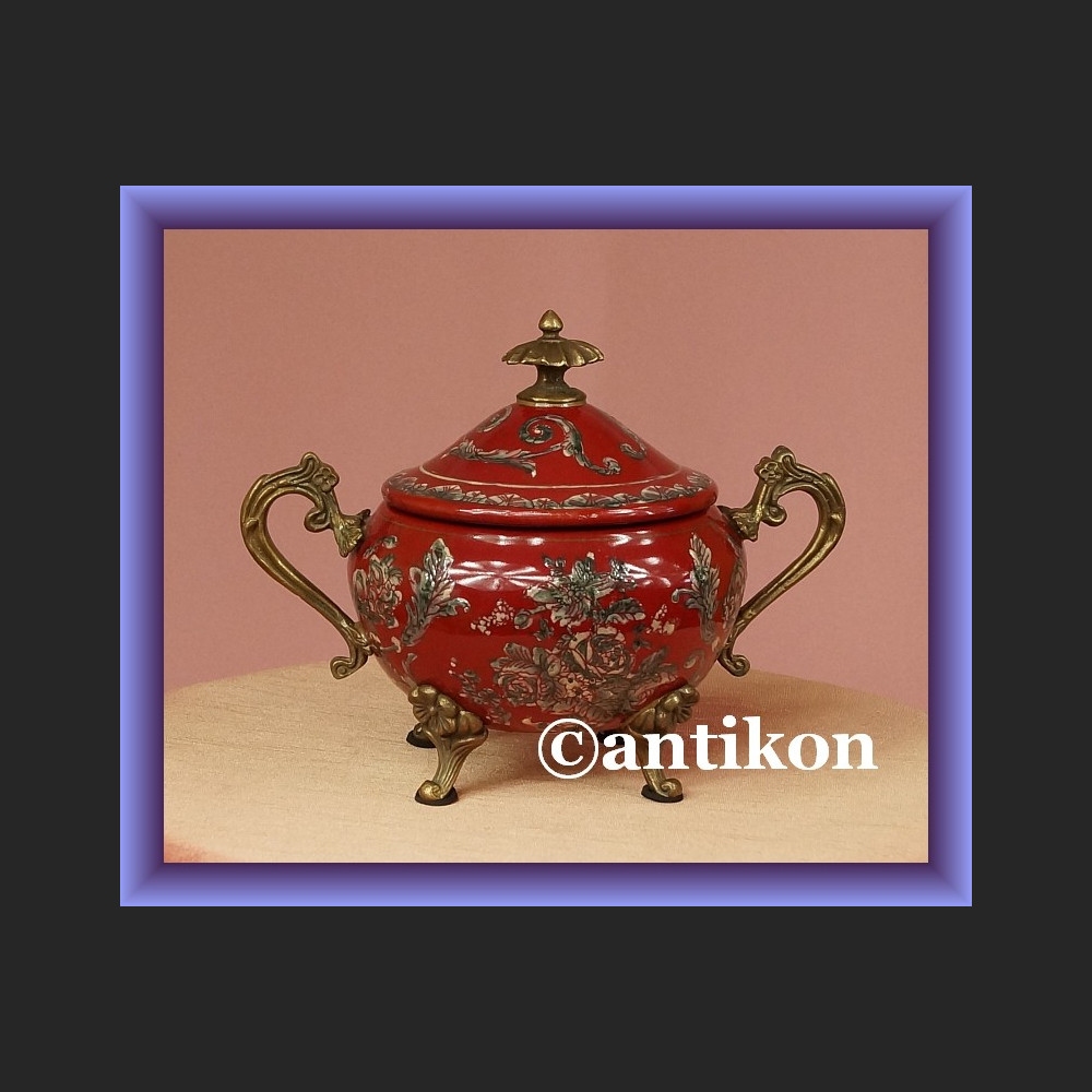 Duża fantazyjna cukiernica czerwona cukierniczka z porcelany Duża fantazyjna cukiernica czerwona cukierniczka z porcelany