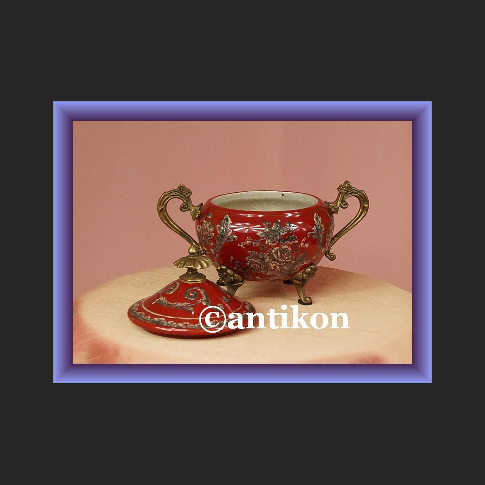 Duża fantazyjna cukiernica czerwona cukierniczka z porcelany Duża fantazyjna cukiernica czerwona cukierniczka z porcelany