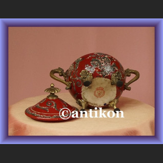 Duża fantazyjna cukiernica czerwona cukierniczka z porcelany Duża fantazyjna cukiernica czerwona cukierniczka z porcelany