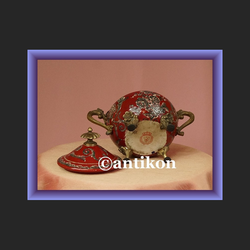 Duża fantazyjna cukiernica czerwona cukierniczka z porcelany Duża fantazyjna cukiernica czerwona cukierniczka z porcelany