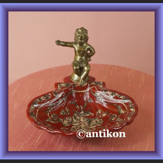 Paterka mydelniczka z aniołkiem czerwona Paterka mydelniczka z aniołkiem czerwona