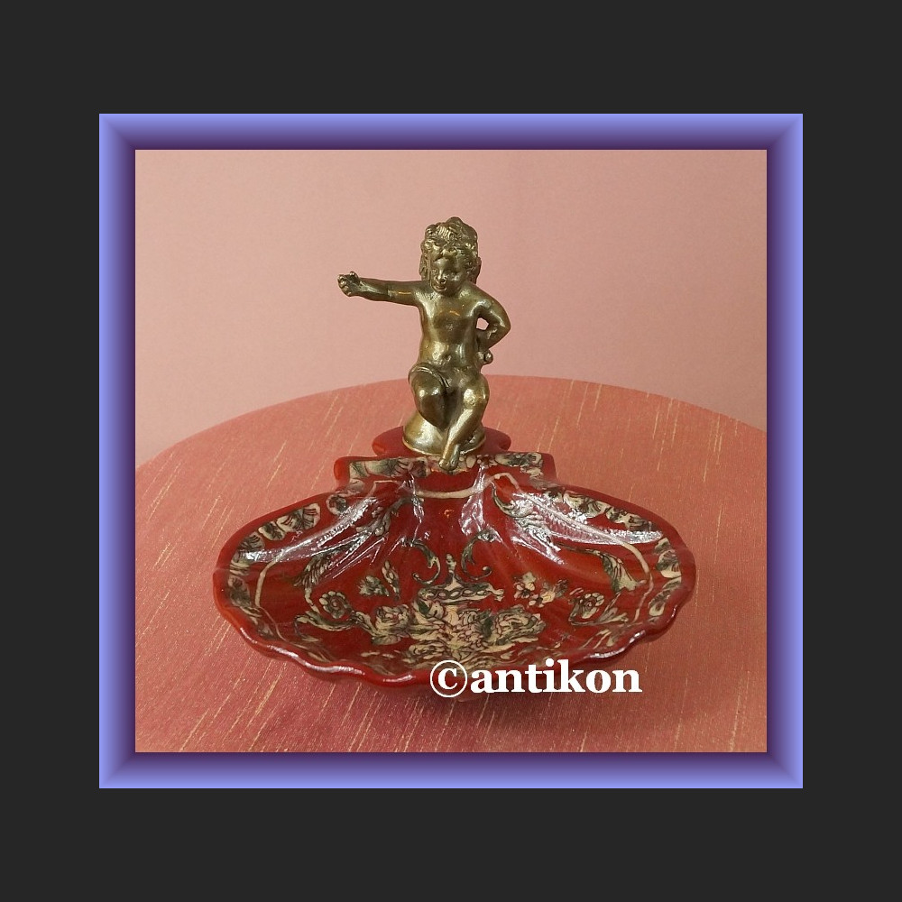 Paterka mydelniczka z aniołkiem czerwona Paterka mydelniczka z aniołkiem czerwona