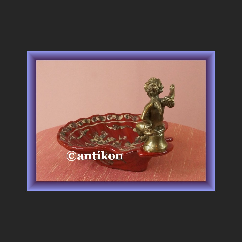 Paterka mydelniczka z aniołkiem czerwona Paterka mydelniczka z aniołkiem czerwona