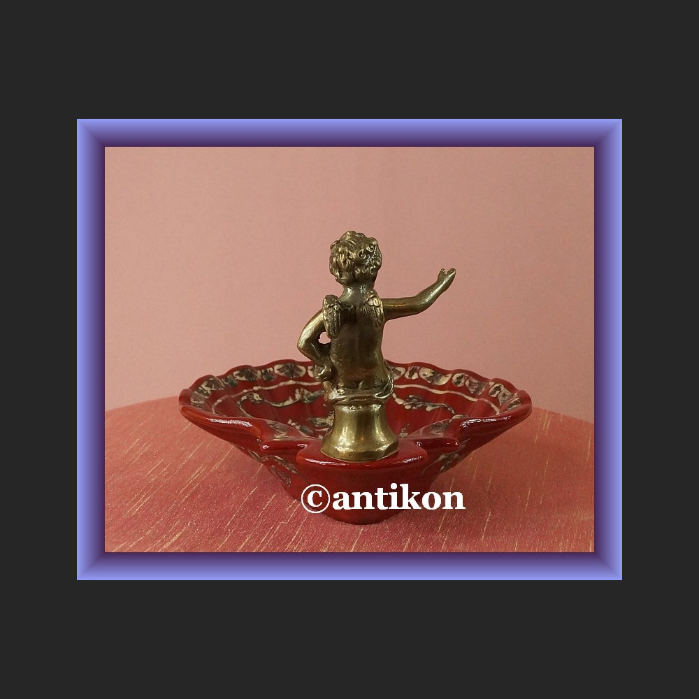 Paterka mydelniczka z aniołkiem czerwona Paterka mydelniczka z aniołkiem czerwona