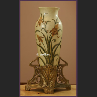 Wazon z irysami duży w stylu secesyjnym 
