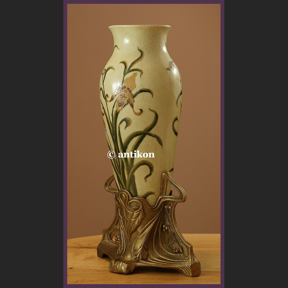 Wazon z irysami duży w stylu secesyjnym Wazon z irysami duży w stylu secesyjnym