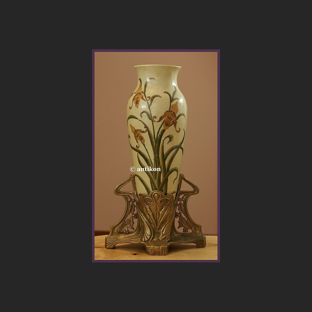 Wazon z irysami duży w stylu secesyjnym Wazon z irysami duży w stylu secesyjnym