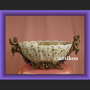 Porcelanowa waza z amorkami z brązu piękna misa na owoce  Porcelanowa waza z amorkami z brązu piękna misa na owoce