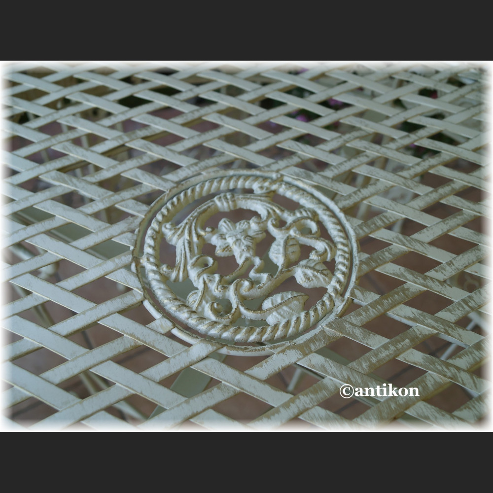 Meble ogrodowe z kutego metalu stół i 2 krzesła Meble ogrodowe z kutego metalu stół i 2 krzesła