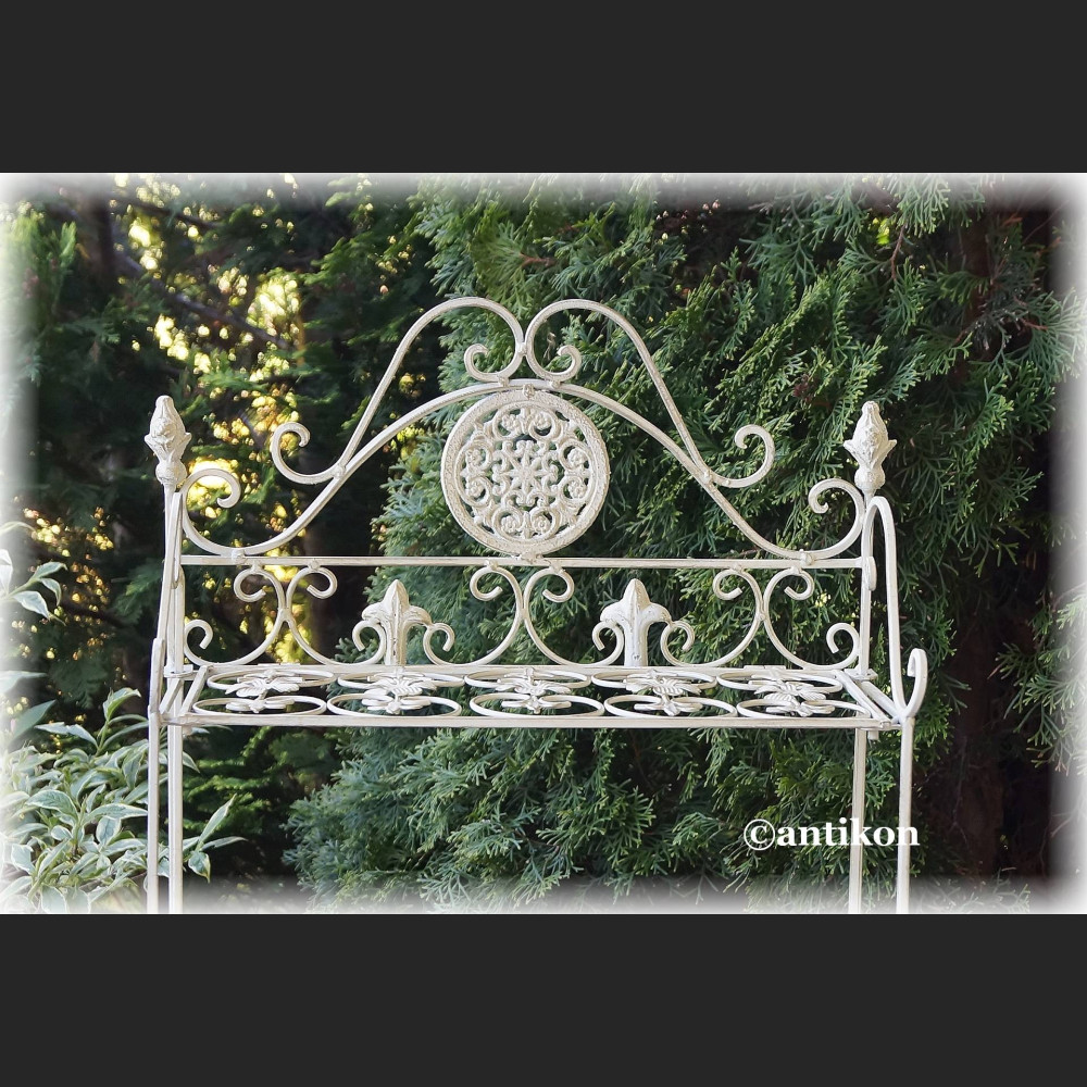 Metalowa półka w stylu prowanslaskim 