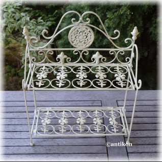 Metalowa półka w stylu prowanslaskim 