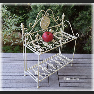 Metalowa półka w stylu prowanslaskim 