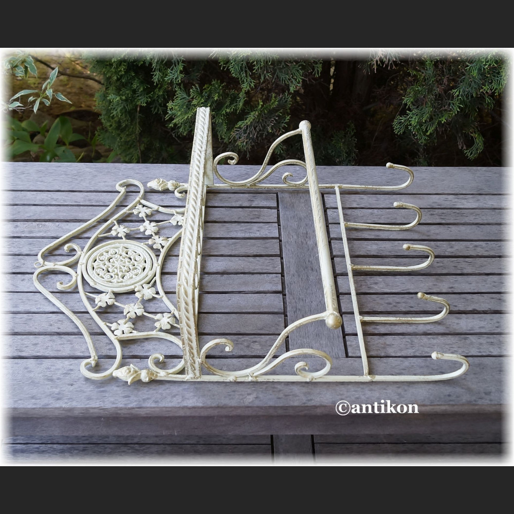 Metalowa półka w stylu prowansalskim biała Metalowa półka w stylu prowansalskim biała