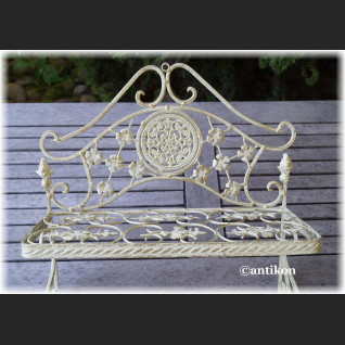 Metalowa półka w stylu prowansalskim biała Metalowa półka w stylu prowansalskim biała