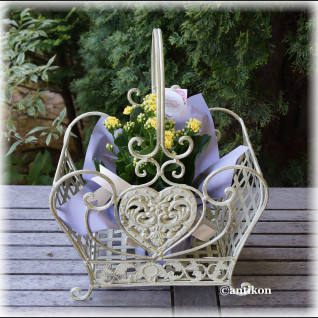 Kosz biały prowansalski metalowy do kwiatów mniejszy  Kosz biały prowansalski metalowy do kwiatów mniejszy