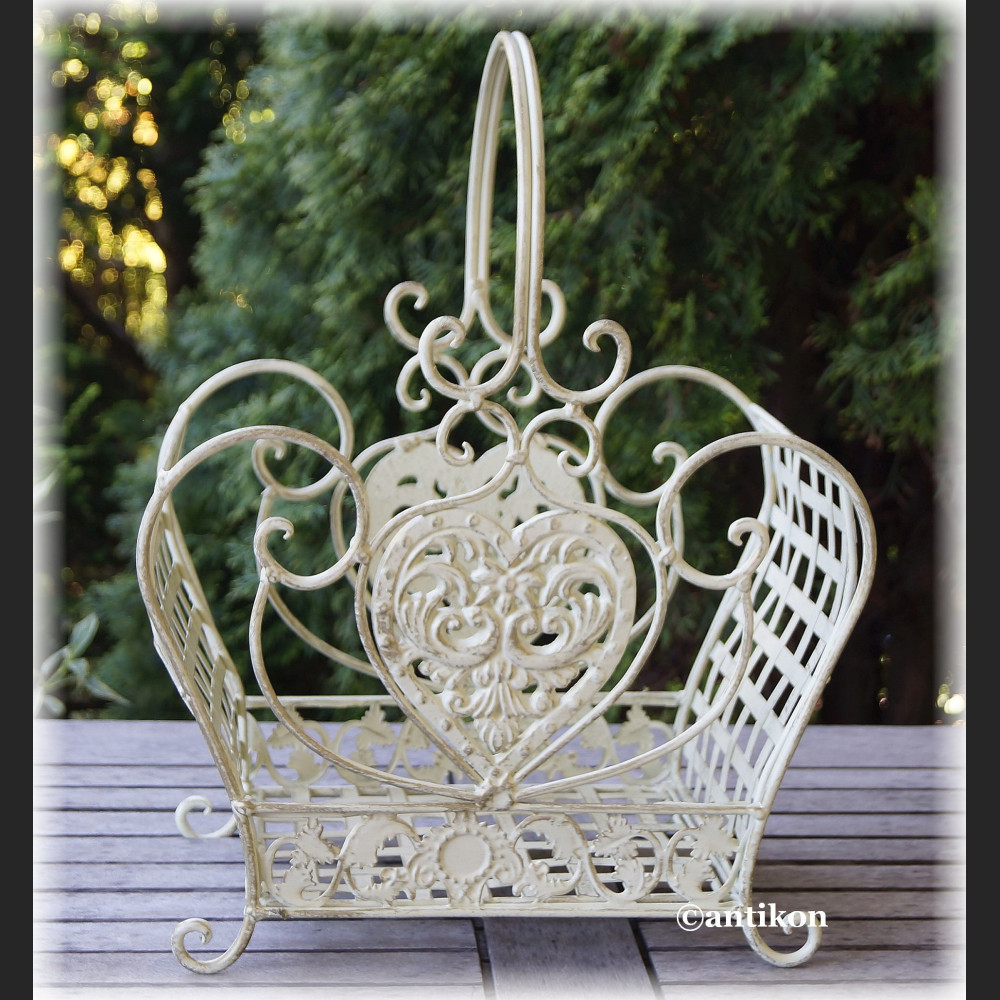 Kosz biały prowansalski metalowy do kwiatów mniejszy  Kosz biały prowansalski metalowy do kwiatów mniejszy