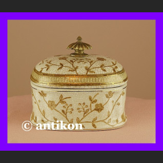 Przepiękna porcelanowa cukierniczka Przepiękna porcelanowa cukierniczka