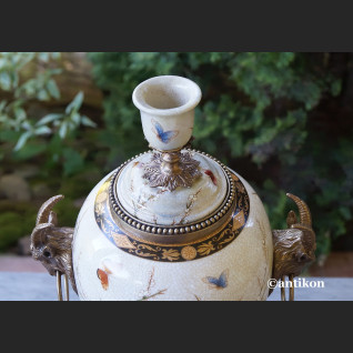 Urna wazon porcelanowy ze świecznikiem