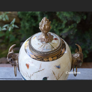 Urna wazon porcelanowy ze świecznikiem