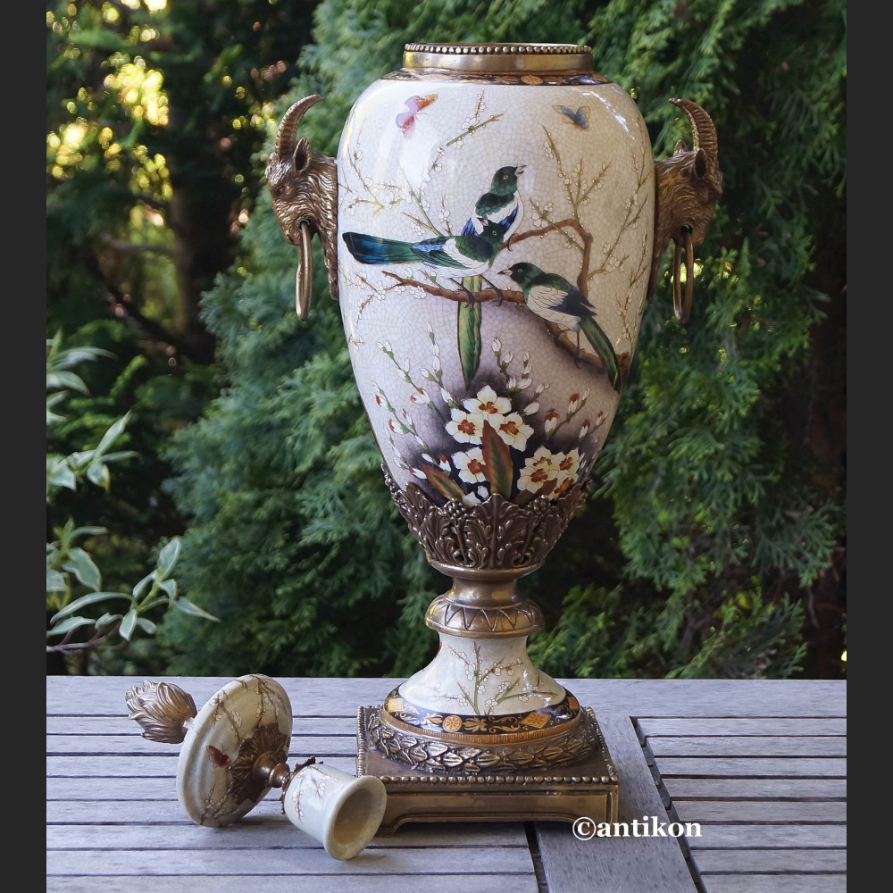 Urna wazon porcelanowy ze świecznikiem