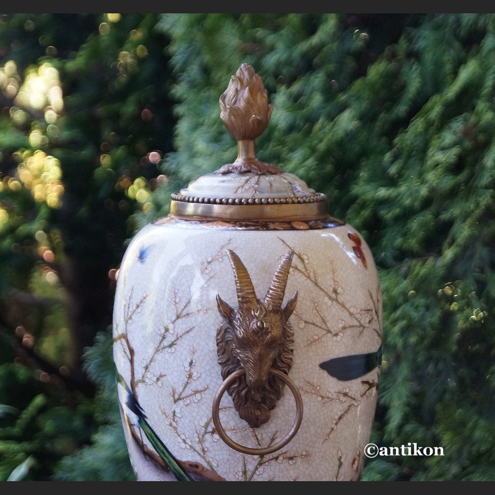 Urna wazon porcelanowy ze świecznikiem