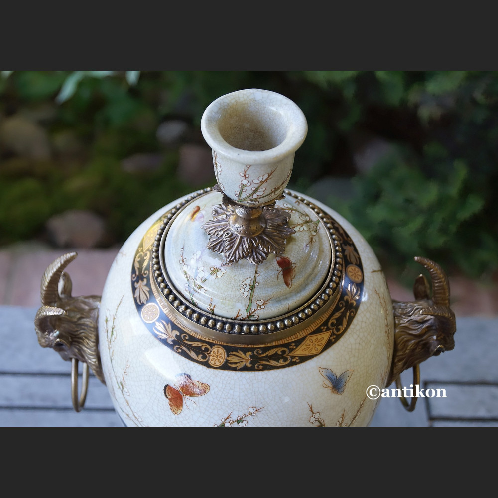 Urna wazon porcelanowy ze świecznikiem