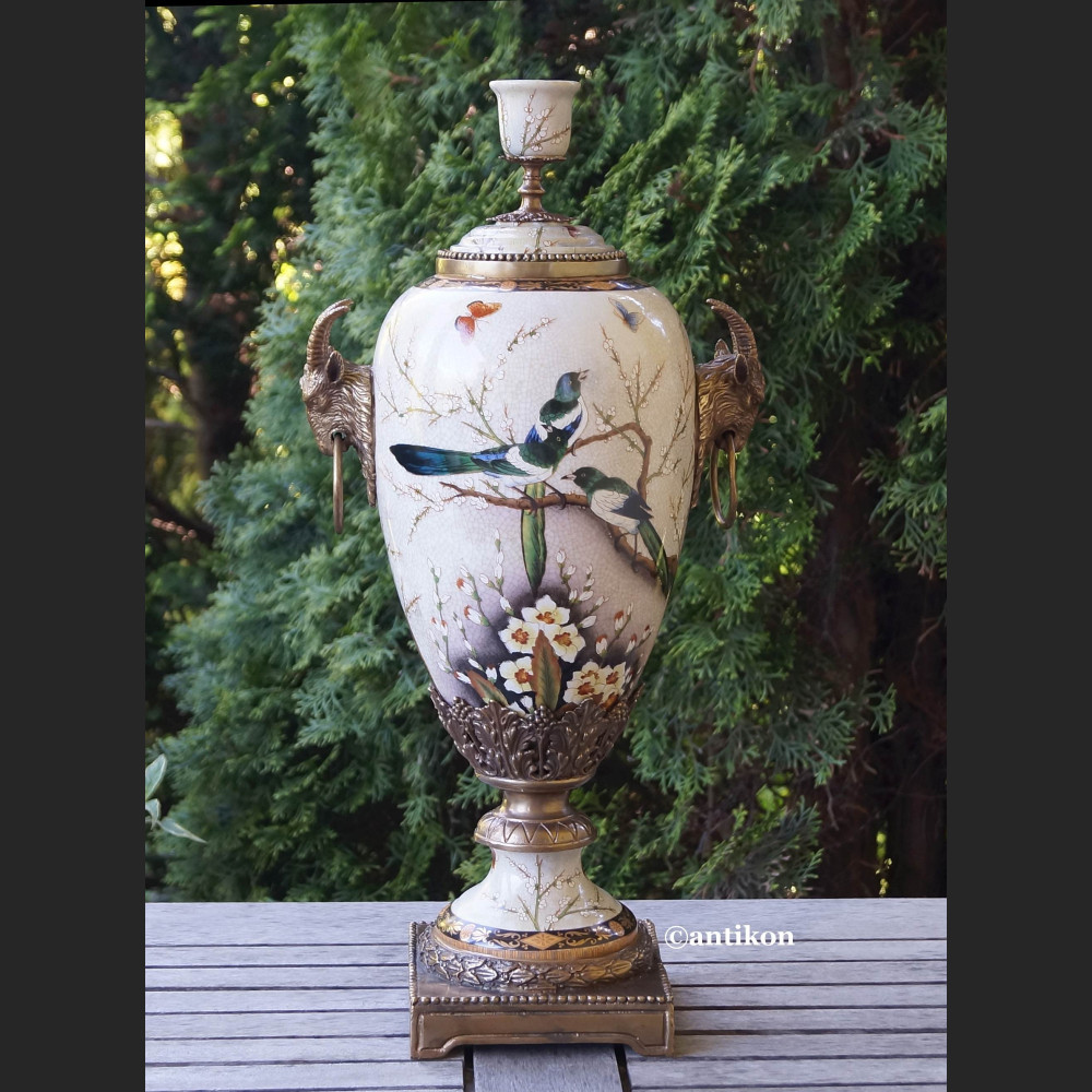 Urna wazon porcelanowy ze świecznikiem