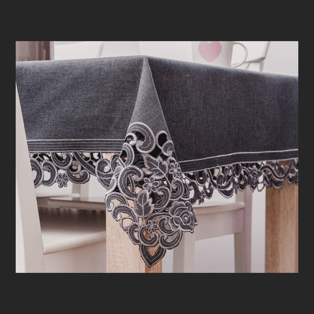 Obrus z haftem richelieu 110 x 160 antracyt Obrus z haftem richelieu 110 x 160 antracyt