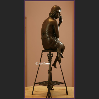 Rzeźba art deco kobieta z szampanem brąz 