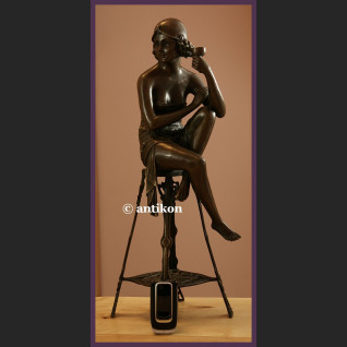 Rzeźba art deco kobieta z szampanem brąz 