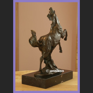 Koń wierzgający rzeźba z brązu Koń wierzgający rzeźba z brązu