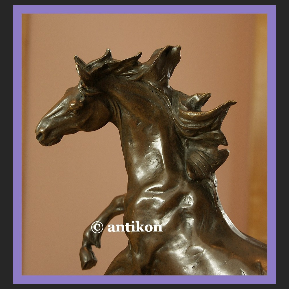 Koń wierzgający rzeźba z brązu Koń wierzgający rzeźba z brązu