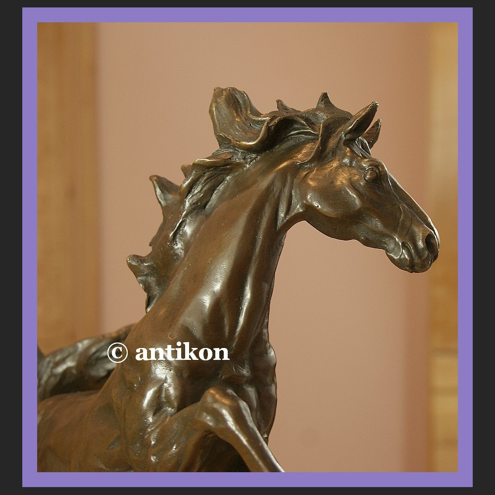 Koń wierzgający rzeźba z brązu Koń wierzgający rzeźba z brązu