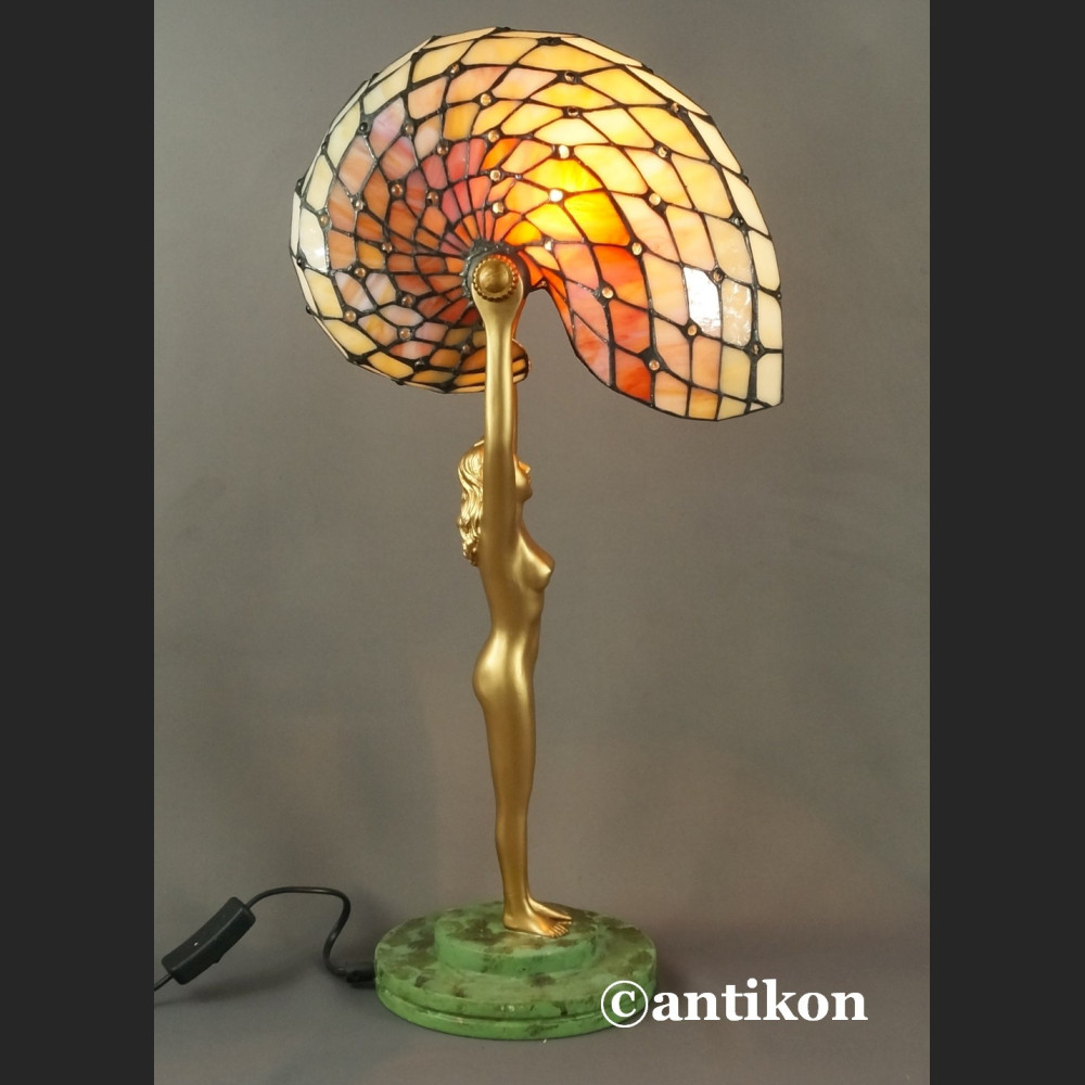 Lampa Nautilus witrażowa secesyjna w stylu Tiffany 