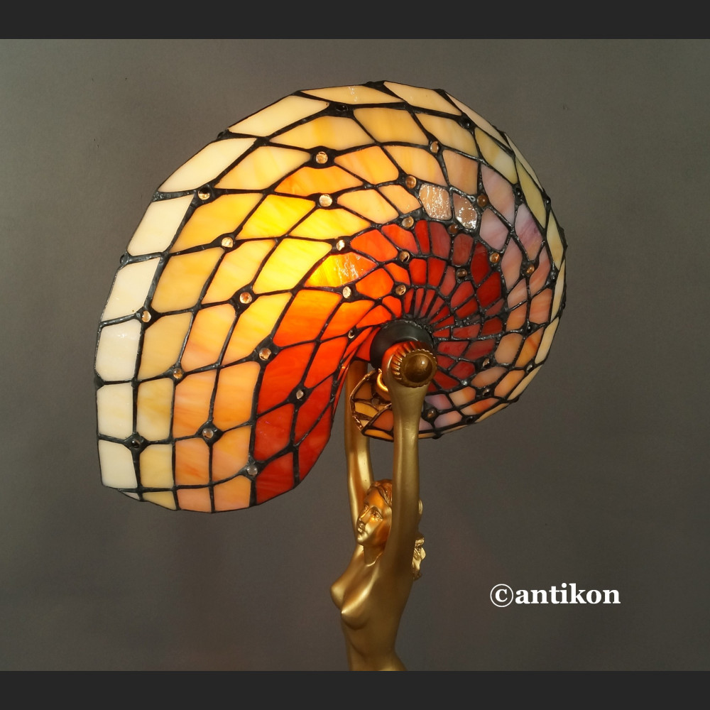 Lampa Nautilus witrażowa secesyjna w stylu Tiffany 