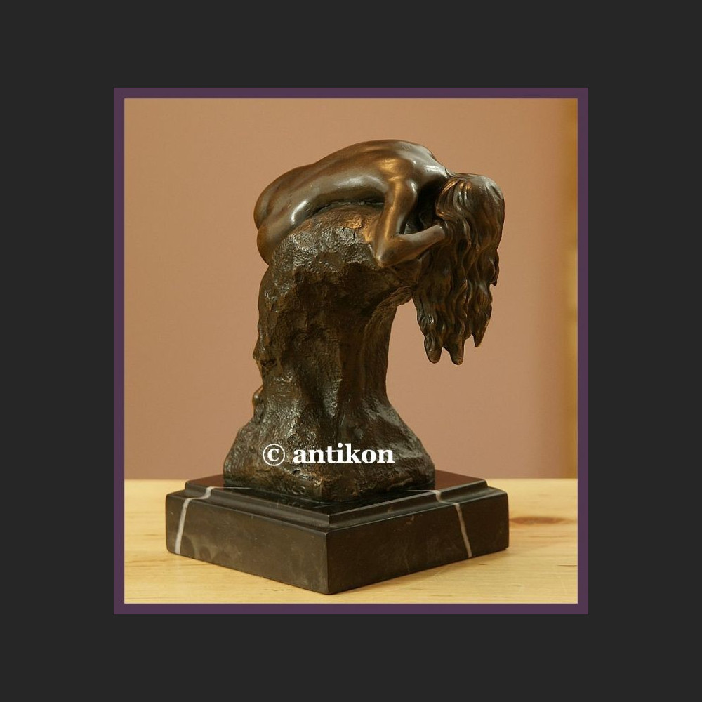 Figurka z brązu piękny akt kobiety Art Deco Figurka z brązu piękny akt kobiety Art Deco