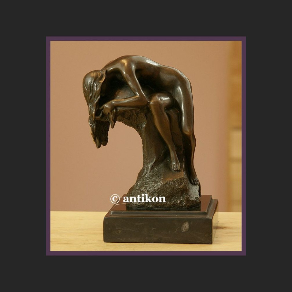 Figurka z brązu piękny akt kobiety Art Deco Figurka z brązu piękny akt kobiety Art Deco