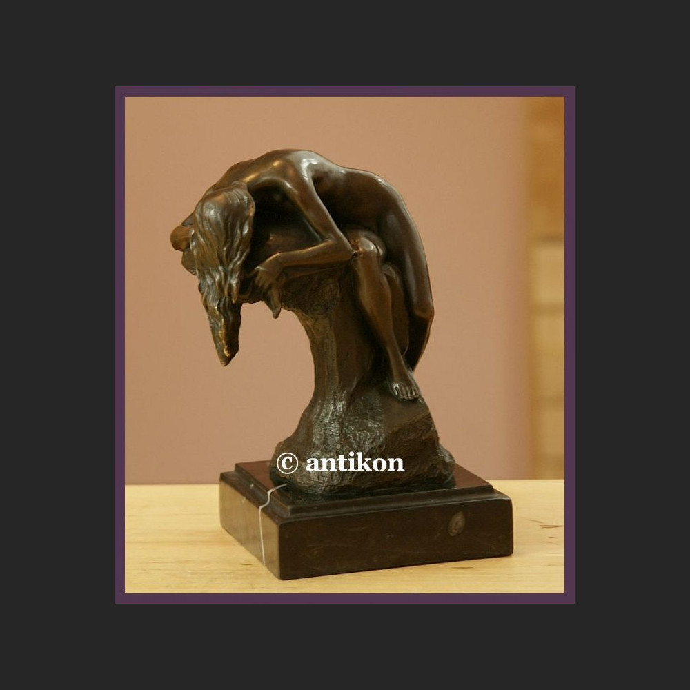 Figurka z brązu piękny akt kobiety Art Deco Figurka z brązu piękny akt kobiety Art Deco