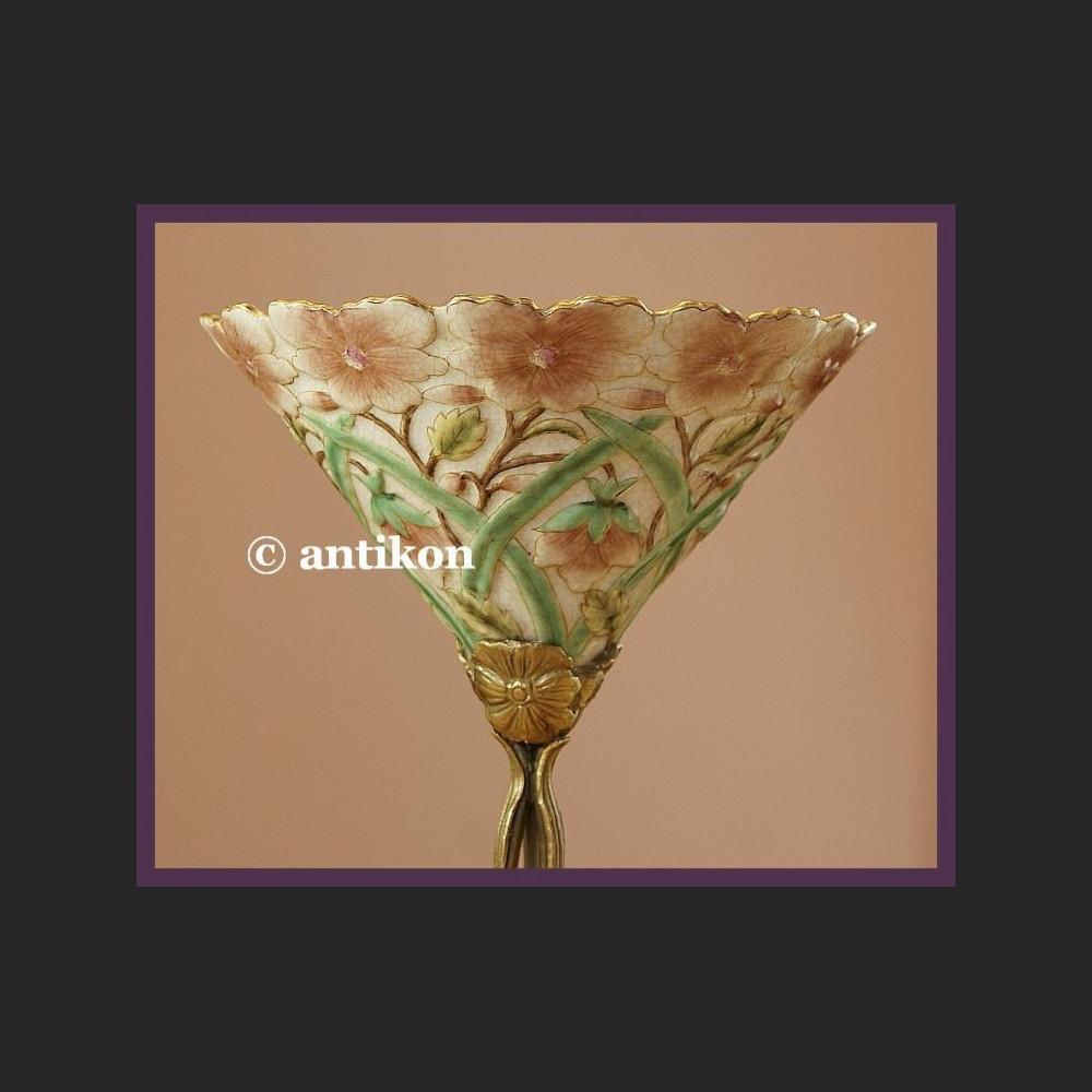 Scesyjna kwiatowa patera cudo