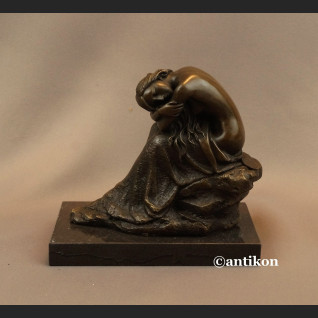 Rzeźba Art Deco Figurka z brązu piękny akt kobiety Rzeźba Art Deco Figurka z brązu piękny akt kobiety