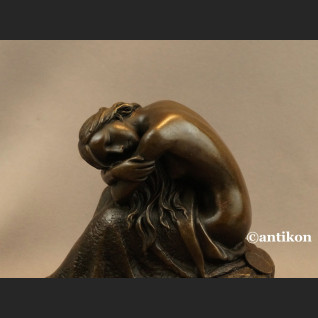 Rzeźba Art Deco Figurka z brązu piękny akt kobiety Rzeźba Art Deco Figurka z brązu piękny akt kobiety